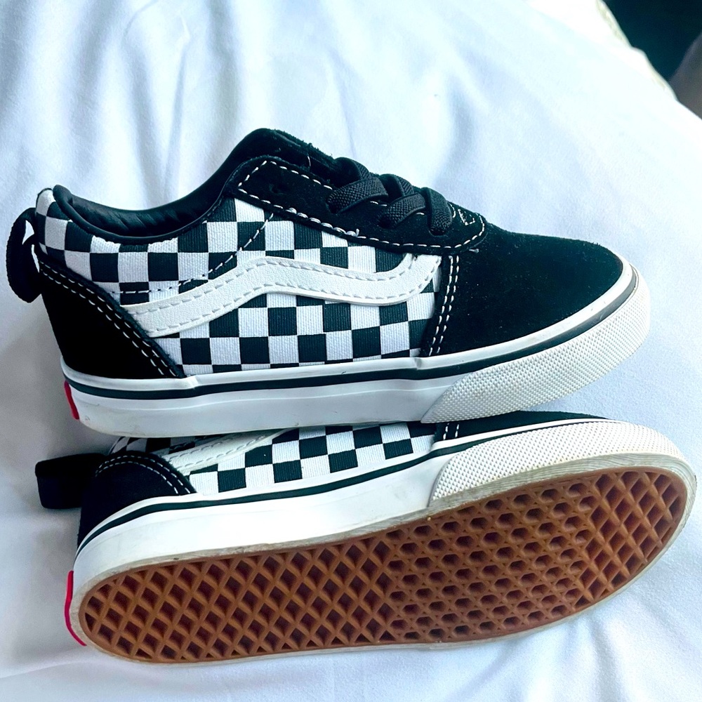 New boys vans Sz 9